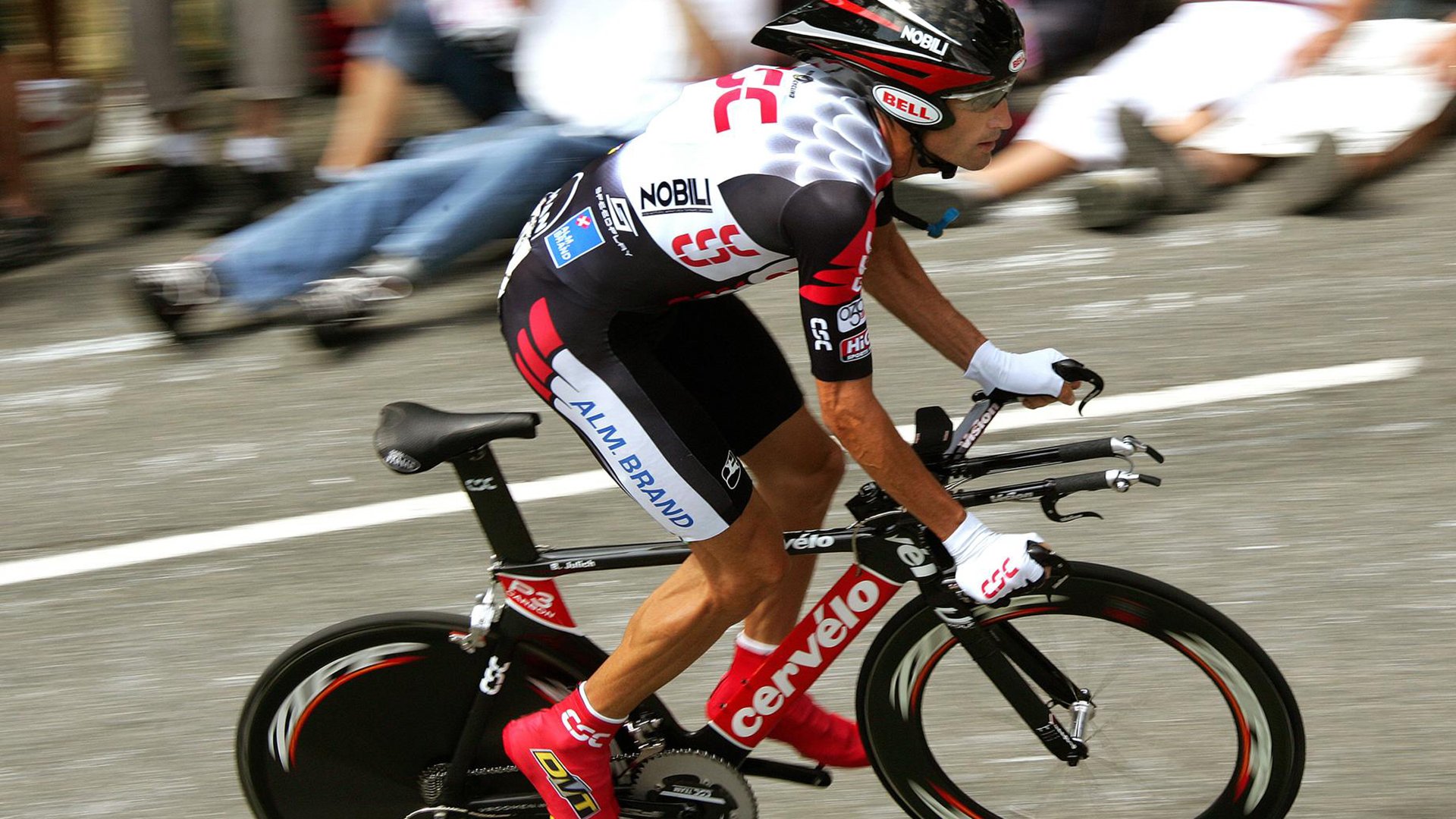 卡马文加改踢后腰效果爆炸,西媒:未来皇马真正的锁脖人,卡马文加皇马首秀